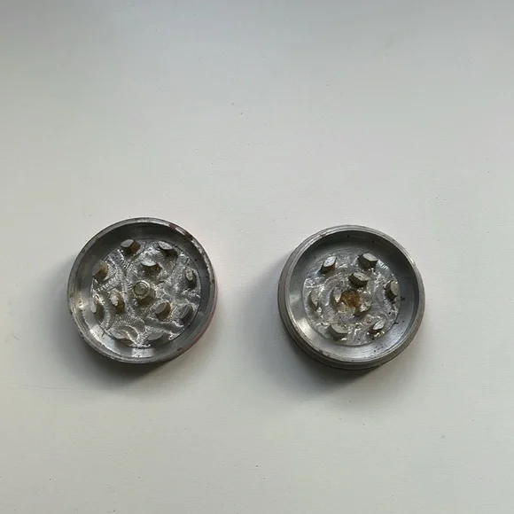 Pink Round Grinder - Picture 2 of 3